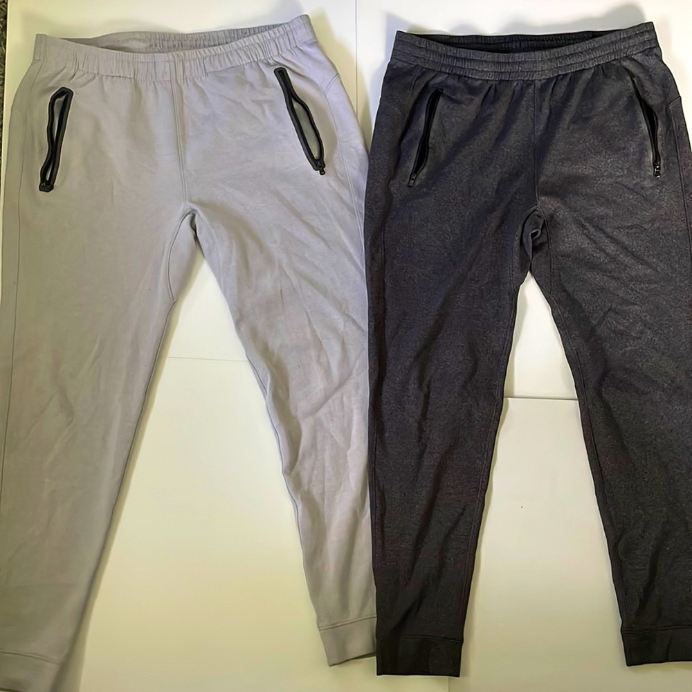 2 PACK old navy joggers almost new